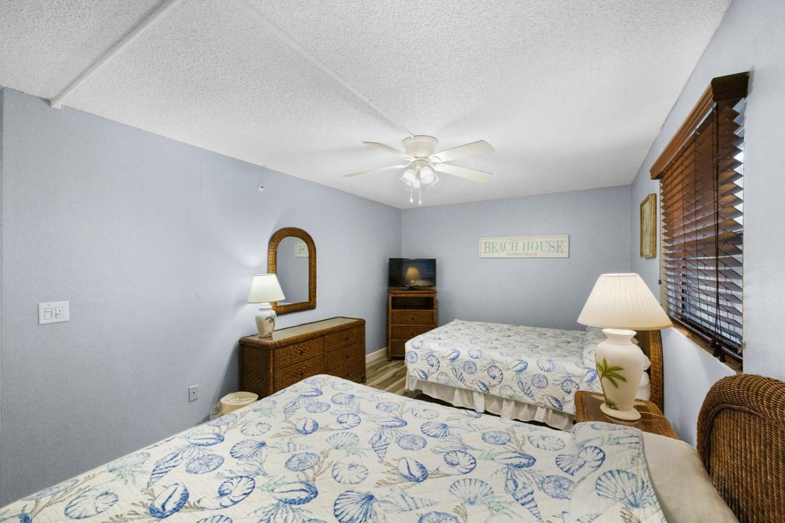 201 Sandy Shores Condos St. Pete Beach Esterno foto
