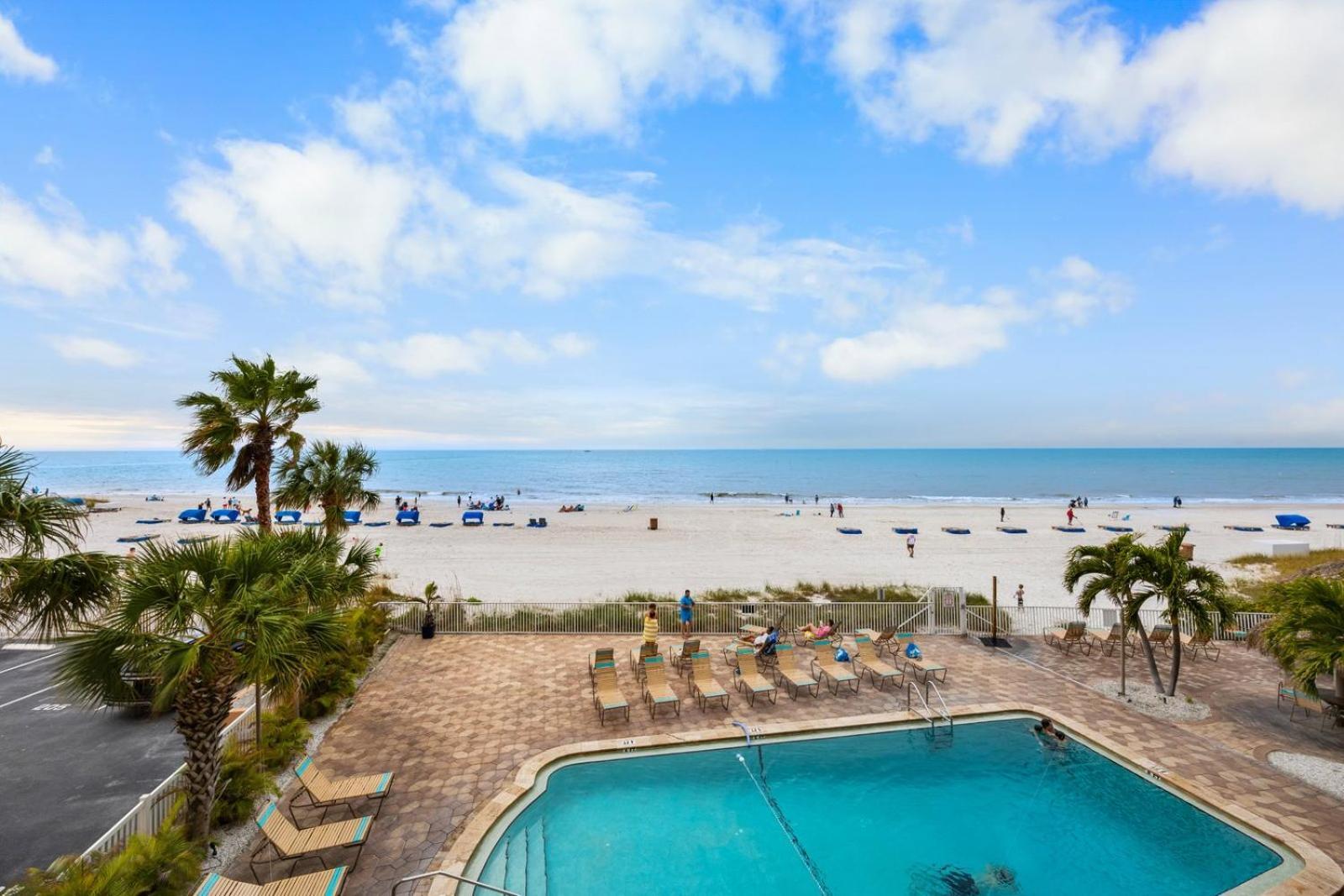 201 Sandy Shores Condos St. Pete Beach Esterno foto